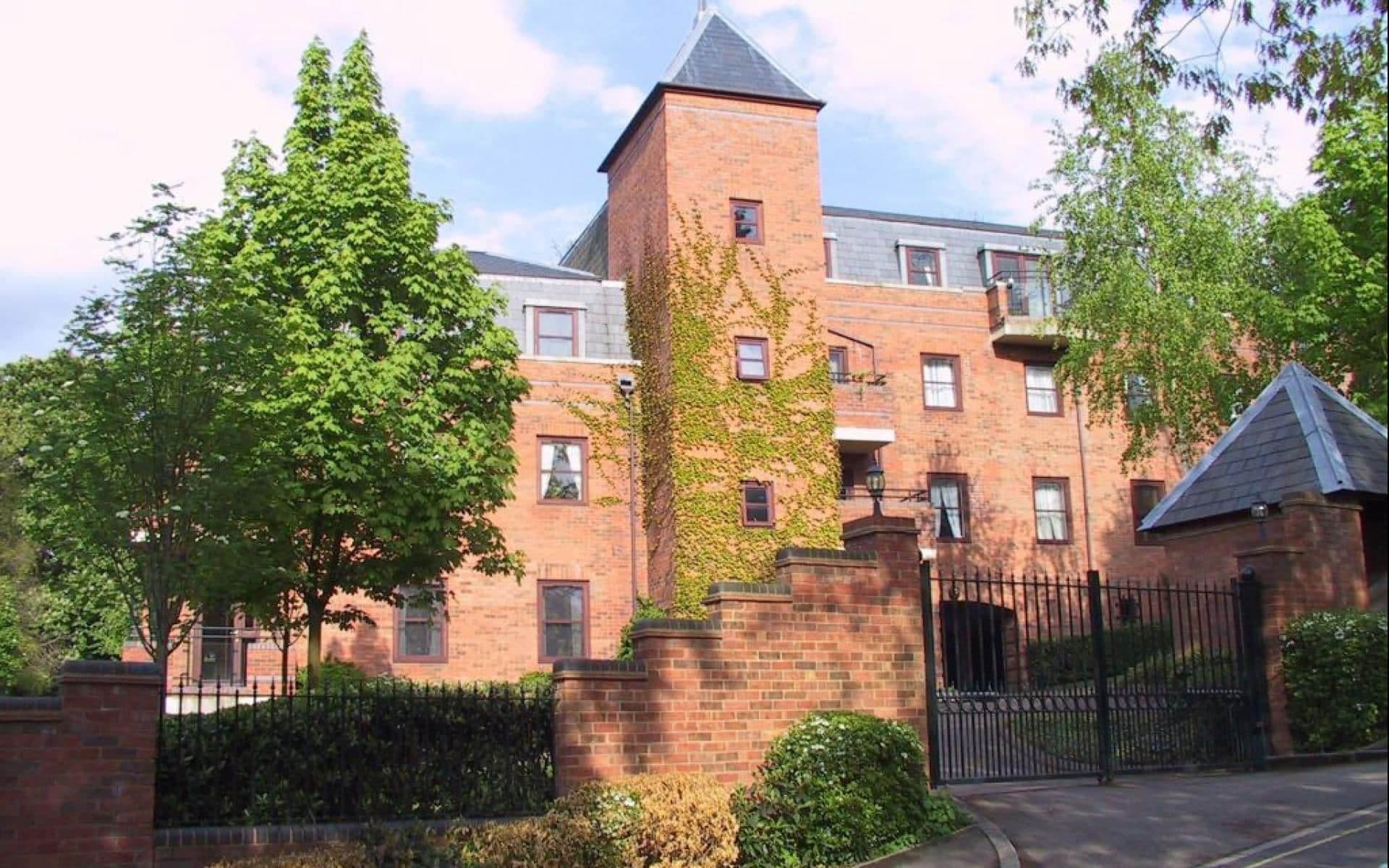 Lychgate Manor, Roxborough Park, Harrow on the Hill, Middlesex, HA1 3YL